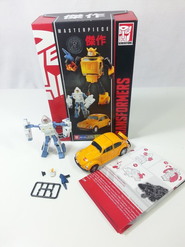 Hasbro Edition Masterpiece Bumblebee And Spike Video Review And Gallery 08 (8 of 51)